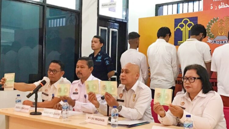 Kanwil Kemenkumham amankan lima orang WNA asal Pakistan. (Foto Ist)