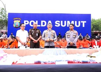 Kapolda Sumut, Irjen Pol Agung Setya Imam Effendi didampingi Direktur Reserse Narkoba, Kombes Pol Yemi Mandagi dan Kabid Humas, Kombes Pol Hadi Wahyudi. (Foto Ist)