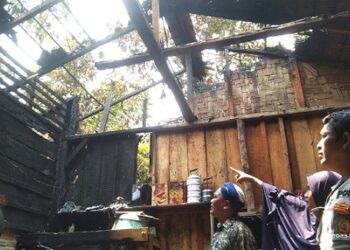 Rumah Semi Permanen di Nagori Bandar Tinggi Dilalap Sijago Merah
