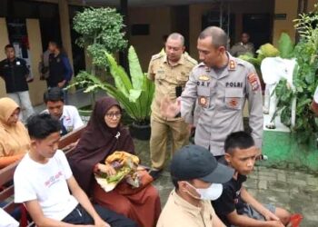Kapolres Sergai, AKBP Oxy Yudha Pratesta beserta 12 geng motor. (Foto Ist)