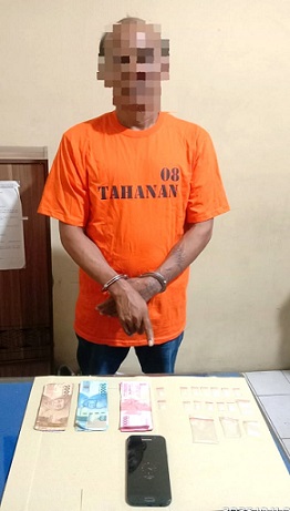 Pelaku AKS alias Brong dan barang bukti