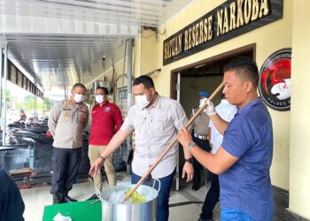 Polres Asahan melakukan pemusnahan barang bukti narkotika Gol 1 jenis sabu. (Foto Ist)