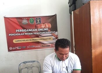 Terdakwa Polman Pangaribu saat sidang online dari Lapas Kelas IIA Pematang Siantaar