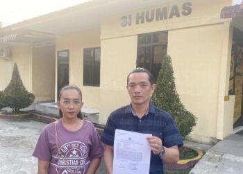 Maria Kristiani Sipahutar bersama kuasa hukumnya saat di Polres Asahan