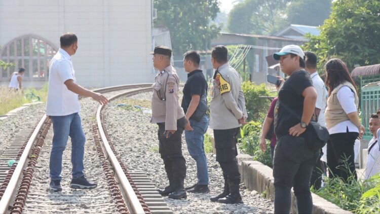 Kapolres Siantar AKBP Yogen Heroes Baruno SH, SIK pimpin tim gabungan laksanakan Gerebek Kampung Narkoba (GKN) di Jalan Wahidin Gang Bangsal