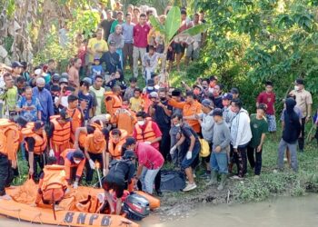 Jasad korban Bagas Satria Wicaksono saat dievakuasi dari lokasi penemuan
