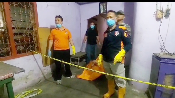Tim Inafis Polres Tebing Tinggi saat olah TKP