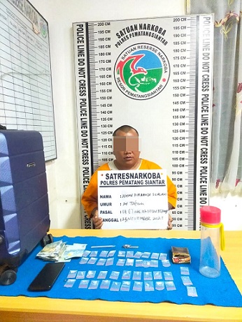 Pelaku Johan Firnando Silalahi dan barang bukti