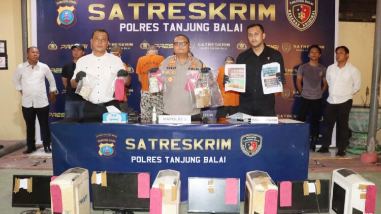 Kapolres Tanjung Balai AKBP Ahmad Yusuf Afandi SIK, MM pimpin menggelar Konferensi Pers atas keberhasilan mengungkap kasus judi Online jenis Slot