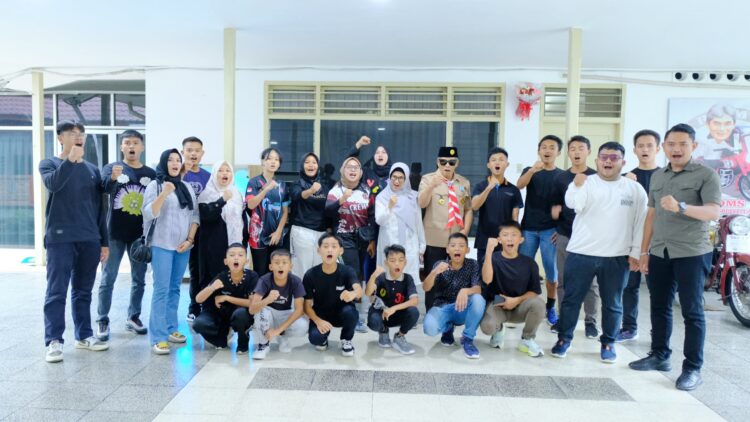 Pengurus, Pelatih dan Atlit Inkanas Siantar photo bersama Wali Kota Siantar dr Susanti dan Ketua Dekranasda H.K Erizal Ginting saat dirumah dinas Wali Kota