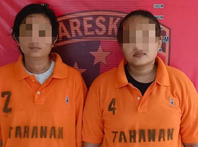 Dua wanita pelaku pencurian sepeda motor. (Foto Ist)
