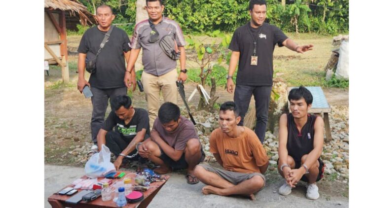 Empat pelaku narkoba yang penggerebekan. (Foto Ist)