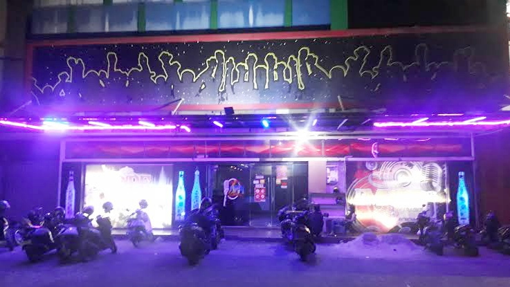 Empire KTV, Karaoke & Lounge di Kompleks Tata Plaza, Jalan Kapten Muslim, Medan yang di razia