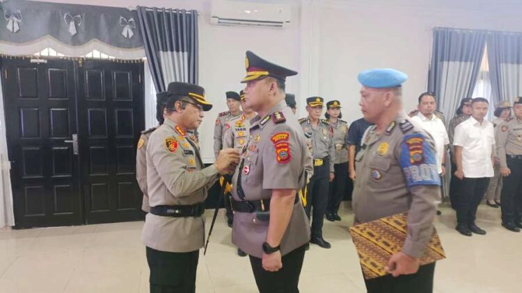 Kapolrestabes Medan Kombes Teddy John Sahala Marbun melantik AKBP Anhar A Rangkuti sebagai Wakapolrestabes. (Foto Ist)