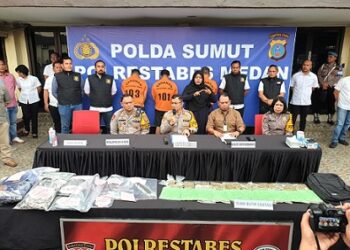 Kapolrestabes Medan, Kombes Pol Teddy Marbun saat paparan hasil tangkapan 15 ribu pil ektasi. (Foto Ist)