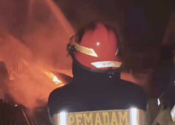 11 unit rumah yang berlokasi di Kelurahan Sitirejo III, Kecamatan Medan Amplas, ludes terbakar. (Foto Ist)