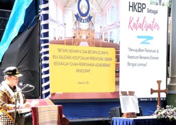 Pj Gubernur Hassanudin saat menghadiri Ibadah Syukuran Awal Tahun 2024 HKBP di Rumah Dinas Ephorus (Foto Ist)