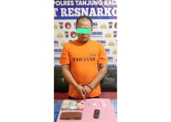 bandar narkoba berinisial ANS alias R dan barang bukti yang ditangkap Sat ResNarkoba Polres Tanjung Balai