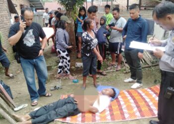 personil piket Polsek Siantar Martoba dipimpin Kanit Reskrim AIPTU Ricardo Rajagukguk bersama Tim Inafis Sat Reskrim Polres Siantar saat bantu evakuasi korban Hendri Sihombing