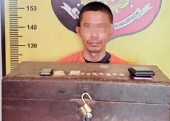Pelaku merupakan tenaga honorer ditangkap karena kepemilikan shabu yang disimpan di peti kayu. (Foto Ist)