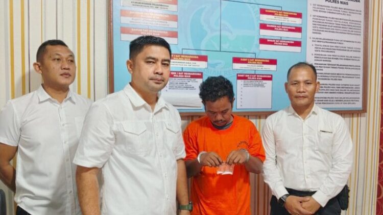 Pelaku AS diapit Polisi