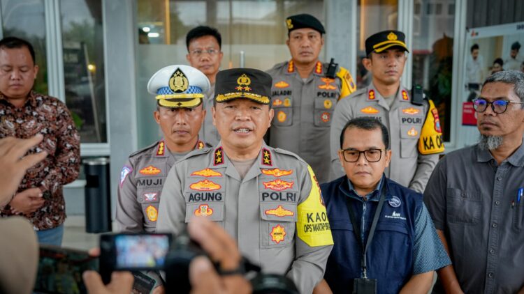 Kapolda Sumut, Irjen Pol Agung Setya Imam Effendi saat memberikan keterangan kepada wartawan. (Foto Ist)
