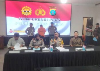 Kapolrestabes Medan Kombes Teddy John Sahala Marbun saat paparan terkait aksi pencurian sepeda motor. (Foto Ist)
