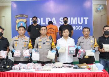 Kapolres Tebing Tinggi AKBP Andreas Tampubolon pimpin press release keberhasilan pengungkapan peredaran gelap 10 Kg shabu dan 30 ribu butir ekstasi jaringan internasional Malasya-Indonesia