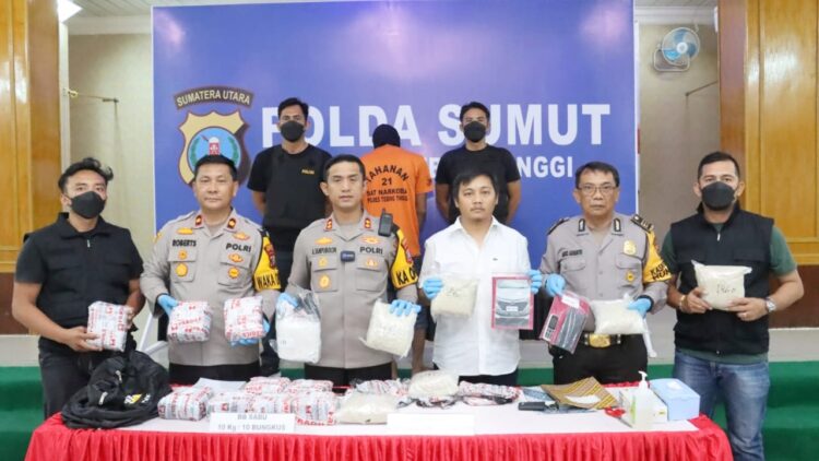 Kapolres Tebing Tinggi AKBP Andreas Tampubolon pimpin press release keberhasilan pengungkapan peredaran gelap 10 Kg shabu dan 30 ribu butir ekstasi jaringan internasional Malasya-Indonesia