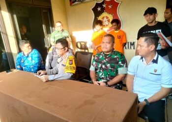 Kapolrestabes Medan Kombes Pol Dr Teddy John Sahala Marbun didampingi Kasat Reskrim Kompol Jama Kita Purba, Kapolsek Medan Helvetia Kompol Alexander Piliang, saat paparan pelaku curanmor. (Foto Is)t