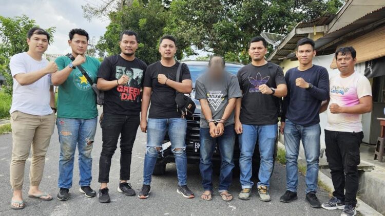 Kanit II Sat Narkoba Polres Simalungun IPDA Froom Pimpa Siahaan SH bersama Tim saat tangkap bandar narkoba MN alias Tubin.