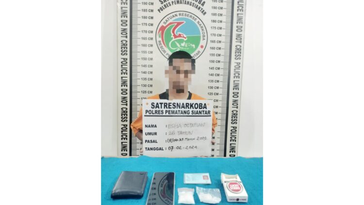 Pelaku EO dan barang bukti sudah diamankan di diruangan pemeriksaan Sat Resnarkoba Polres Siantar