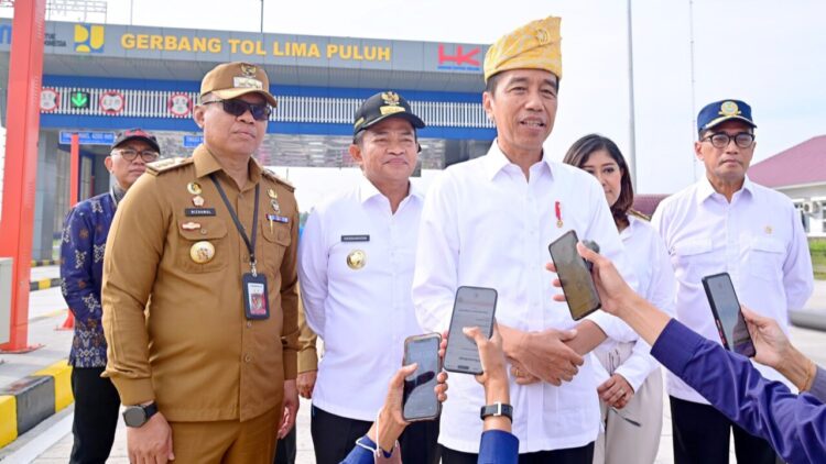 Presiden Joko Widodo di Gerbang Tol Limapuluh, Kabupaten Batubara. (Foto Ist)