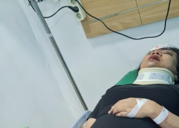 Kapolsek Medan Tuntungan Iptu Christin Malahayati Simanjuntak mendapatkan perawatan medis