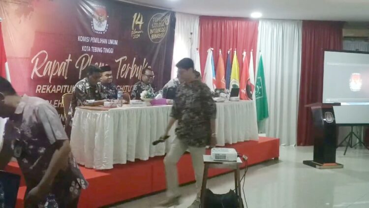 Rapat Pleno Hasil Rekapitulasi Suara Pemilu 2024 di Tebing Tinggi