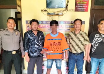 Pelaku RB alias Black diapit Polisi Polsek Siantar Barat