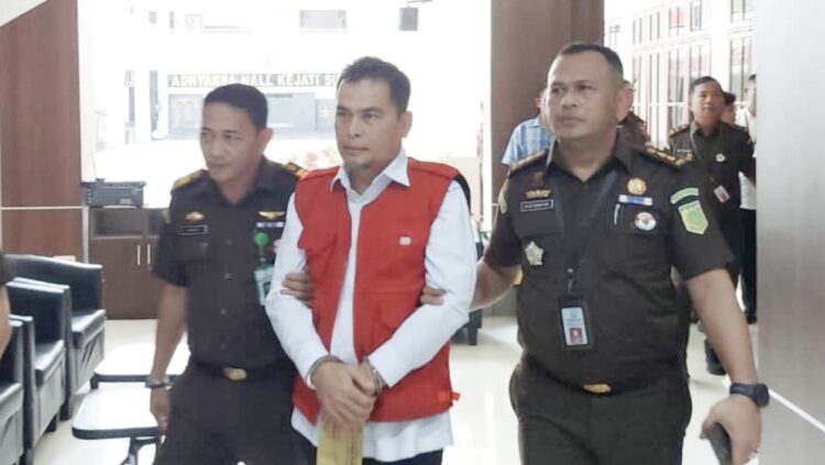 Kejatisu melakukan penahanan terhadap Kepala Dinas Kesehatan Sumut, dr. AMH