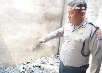 Personil Polsek Serbelawan saat olah TKP