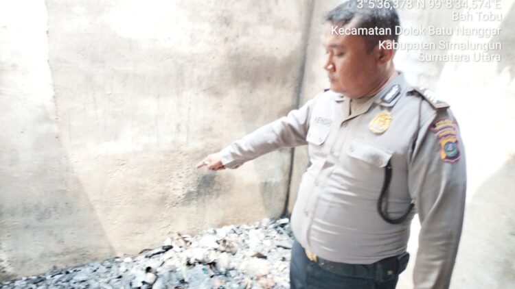Personil Polsek Serbelawan saat olah TKP