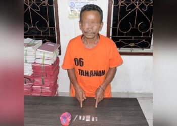 Penjual shabu RS alias Lali dan barang bukti sudah diamankan Sat Resnarkoba Polres Simalungun.