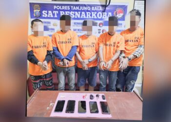 Ke lima tersangka narkoba dan barang bukti