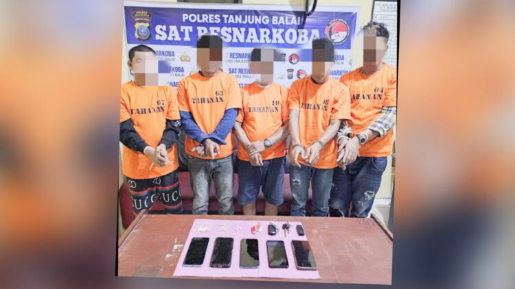 Ke lima tersangka narkoba dan barang bukti