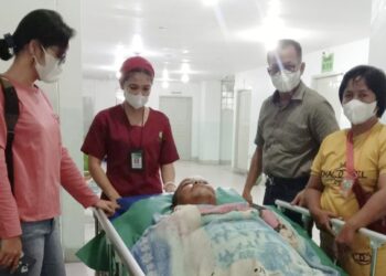 Tim Dokkes Polres Simalungun Kunjungan dan Pengecekan Kesehatan Aiptu H.R. Sianipar Pasca Tabrakan