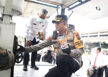 Kapolrestabes Medan, Kombes Teddy John Sahala Marbun musnahkan Kg sabu beserta pil hapy five 10.000 butir. (Foto Ist)