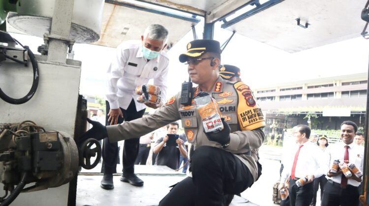 Kapolrestabes Medan, Kombes Teddy John Sahala Marbun musnahkan Kg sabu beserta pil hapy five 10.000 butir. (Foto Ist)