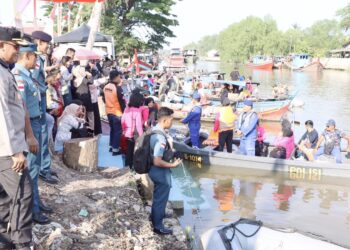 Polres Tanjung Balai Gelar Pasar Apung, Tempo Dua Jam Sembako Murah Habis Terjual