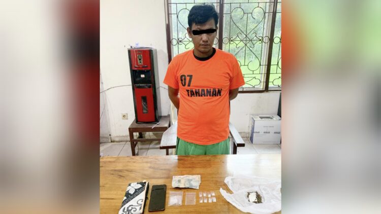 Tersangka Aan Ramadhan alias Aan dan barang bukti telah dibawa ke kantor Sat Narkoba Polres Simalungun