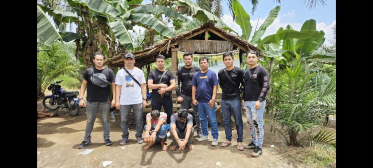 Kedua tersangka, BI dan JS Sat ditangkap Kanit 2 Resnarkoba Polres Simalungun IPDA Froom Pimpa Siahaan, SH dan Tim
