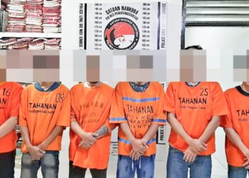 ke enam pelaku narkoba sudah diamankan diruangan Sat Resnarkoba Polres Siantar