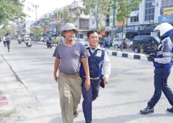 Penertiban juru parkir (jukir) liar yang masih melakukan pungli di sejumlah ruas jalan di Kota Medan. (Foto Ist)